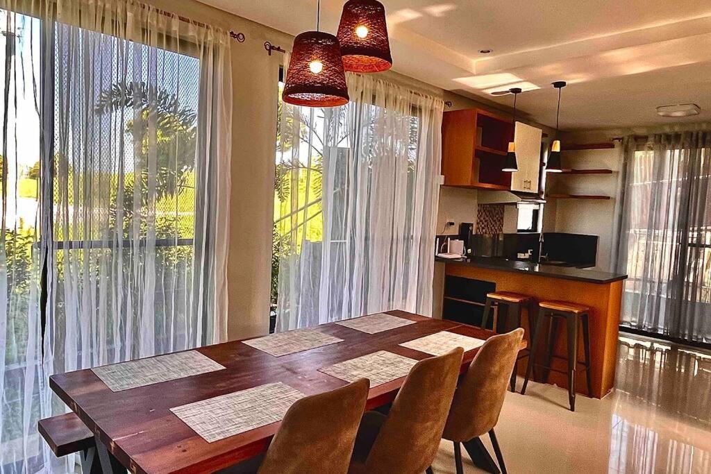 Overlooking Staycation At Sandari Batulao Tagaytay City Extérieur photo